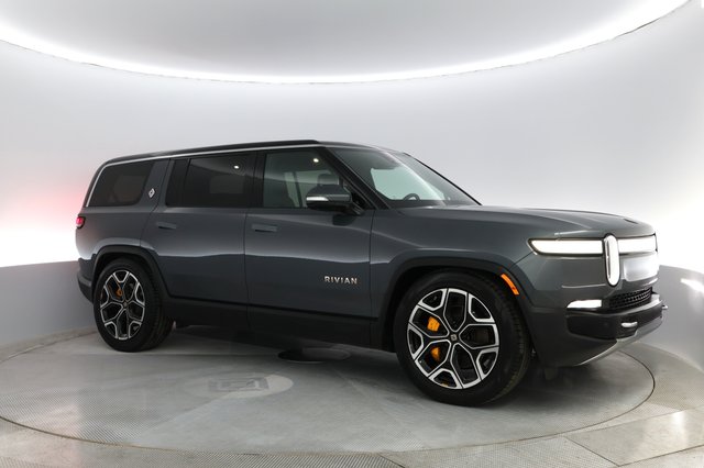 2023 Rivian R1S — photo 8 of 27