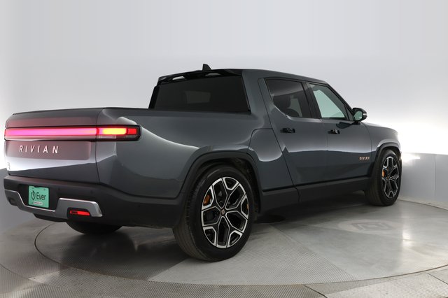 2022 Rivian R1T — photo 2 of 26
