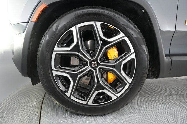 2022 Rivian R1T — photo 12 of 26