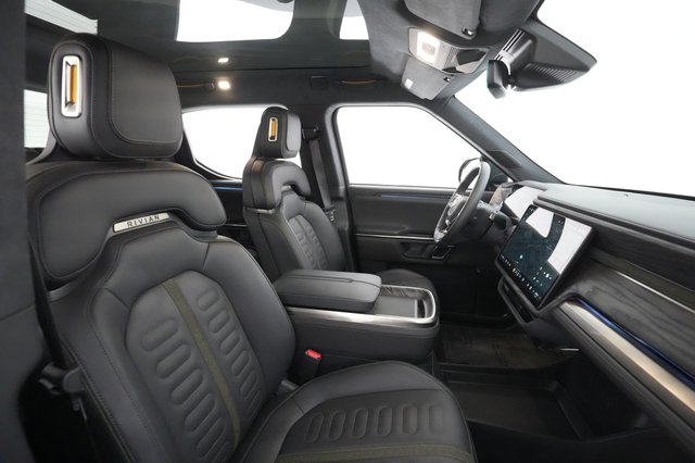 2022 Rivian R1T — photo 18 of 26