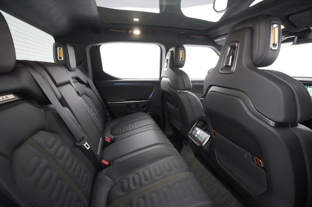 2022 Rivian R1T — photo 4 of 26