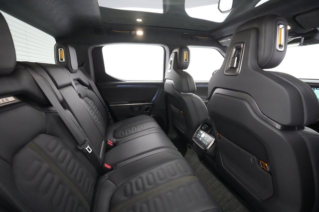 2022 Rivian R1T — photo 4 of 26