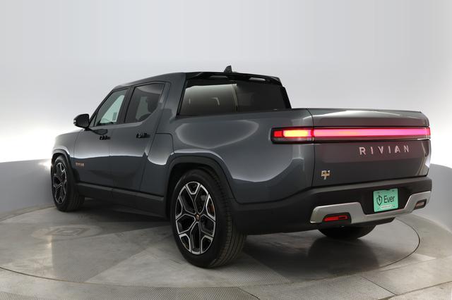2022 Rivian R1T — photo 10 of 26
