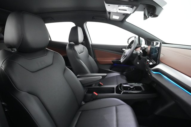 2021 Volkswagen ID.4 — photo 17 of 25