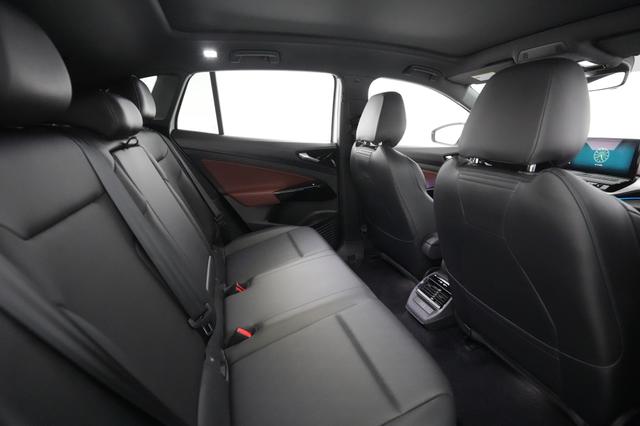 2021 Volkswagen ID.4 — photo 3 of 25