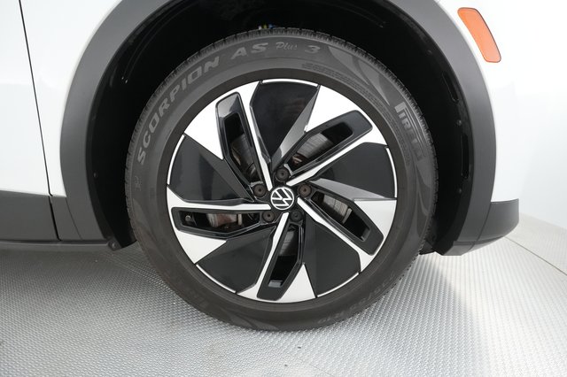 2021 Volkswagen ID.4 — photo 13 of 25