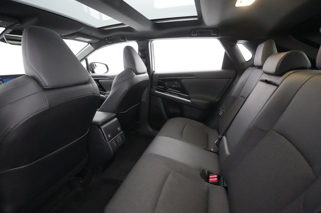 2023 Toyota bZ4X — photo 18 of 32