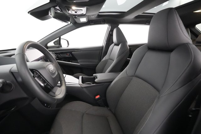 2023 Toyota bZ4X — photo 17 of 32