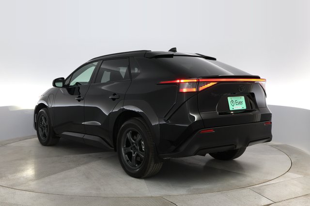 2023 Toyota bZ4X — photo 11 of 32