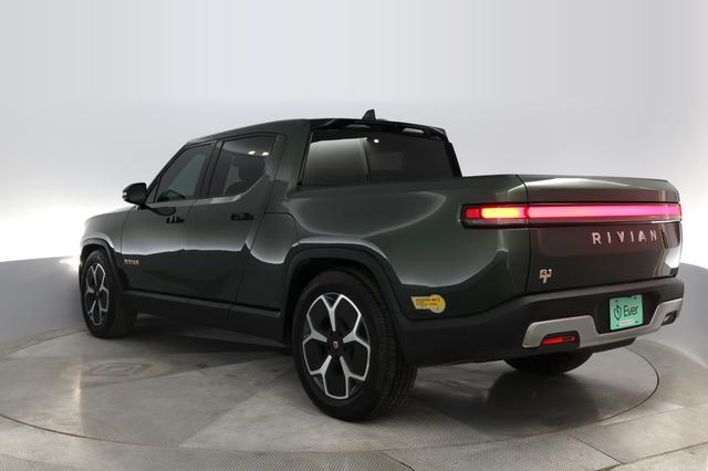 2022 Rivian R1T — photo 10 of 29