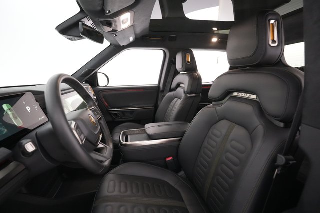 2022 Rivian R1T — photo 16 of 29