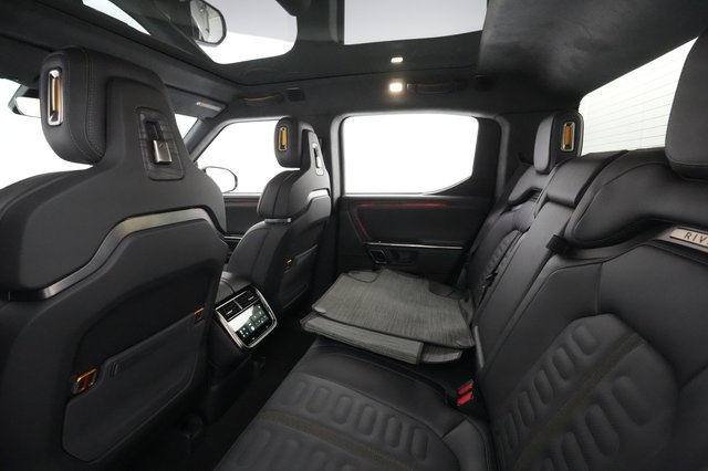 2022 Rivian R1T — photo 17 of 29