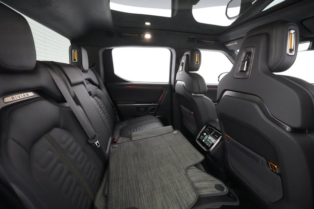 2022 Rivian R1T — photo 4 of 29