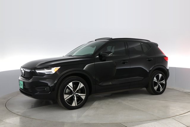 2022 Volvo XC40 Recharge — photo 12 of 31