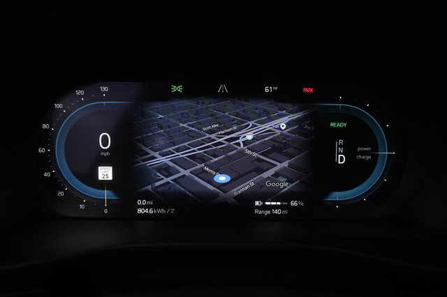 2022 Volvo XC40 Recharge — photo 4 of 31