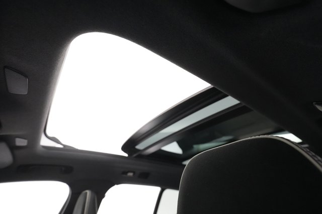 2022 Volvo XC40 Recharge — photo 23 of 31