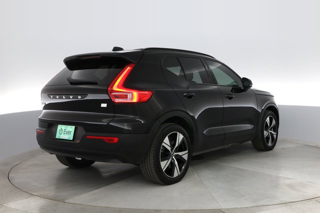 2022 Volvo XC40 Recharge — photo 9 of 31