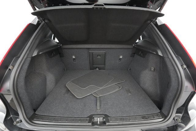 2022 Volvo XC40 Recharge — photo 21 of 31