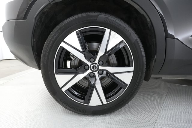 2022 Volvo XC40 Recharge — photo 16 of 31