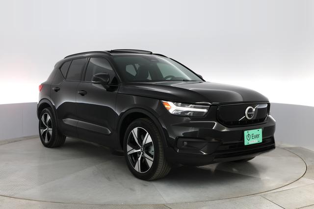 2022 Volvo XC40 Recharge — photo 7 of 31