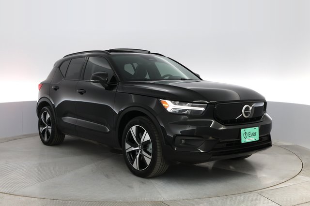 2022 Volvo XC40 Recharge — photo 7 of 31
