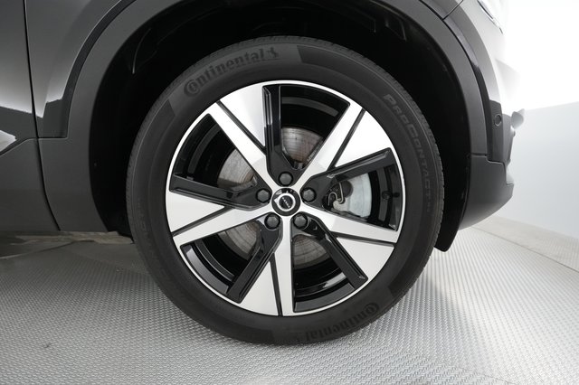 2022 Volvo XC40 Recharge — photo 15 of 31