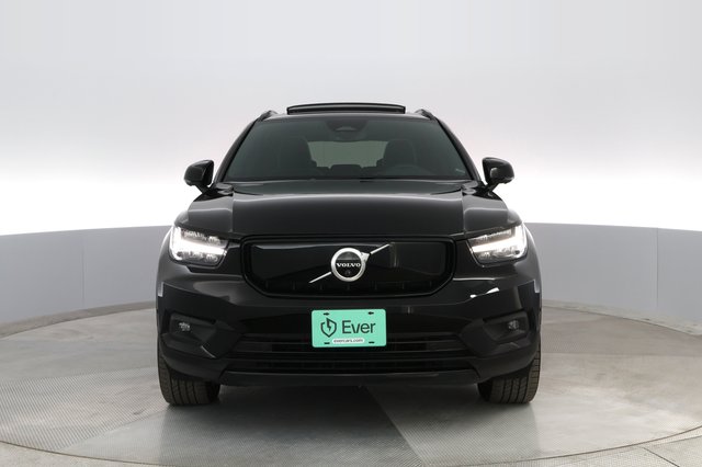 2022 Volvo XC40 Recharge — photo 6 of 31