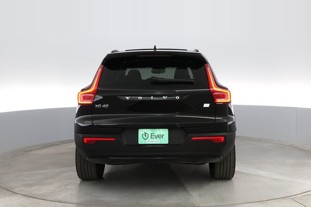 2022 Volvo XC40 Recharge — photo 10 of 31