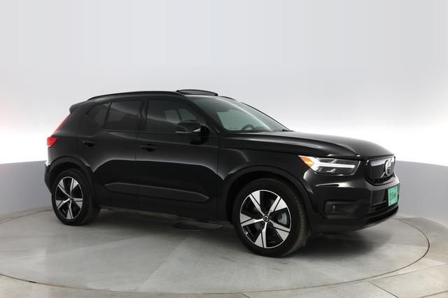 2022 Volvo XC40 Recharge — photo 8 of 31