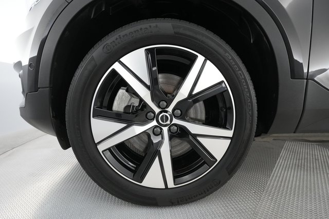 2022 Volvo XC40 Recharge — photo 13 of 31