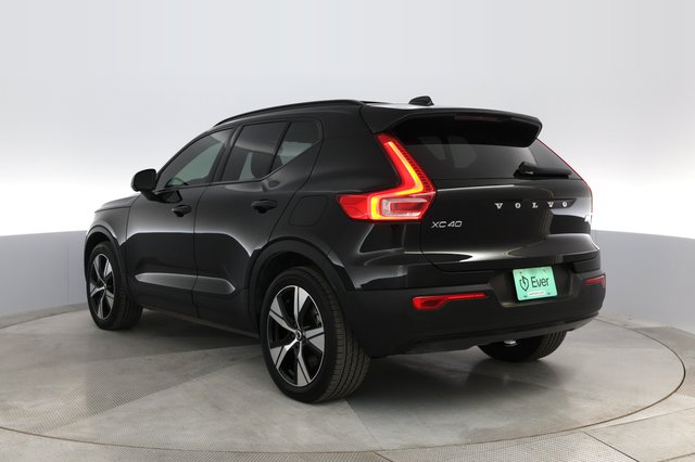 2022 Volvo XC40 Recharge — photo 11 of 31