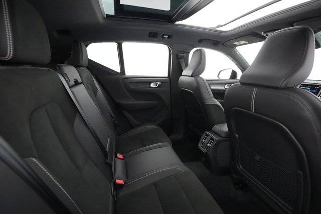 2022 Volvo XC40 Recharge — photo 3 of 31