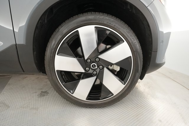 2023 Volvo C40 Recharge — photo 13 of 28