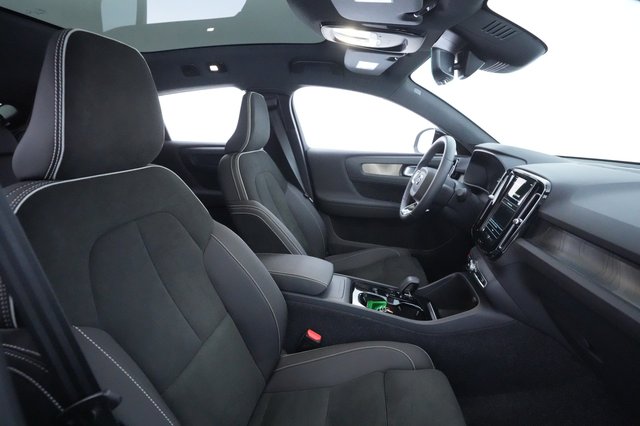 2023 Volvo C40 Recharge — photo 17 of 28