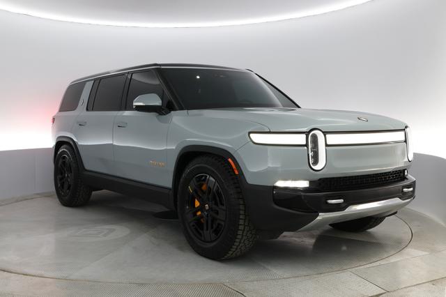2023 Rivian R1S — photo 7 of 34