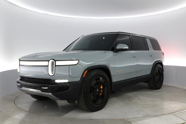 2023 Rivian R1S — VIN 7PDSGABA8PN011043