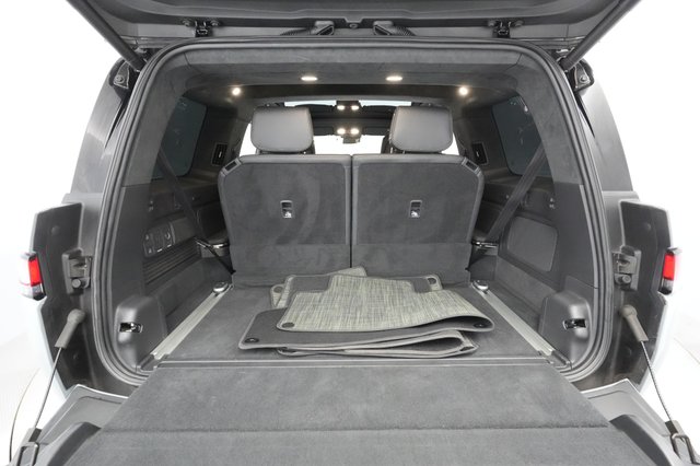 2023 Rivian R1S — photo 21 of 34