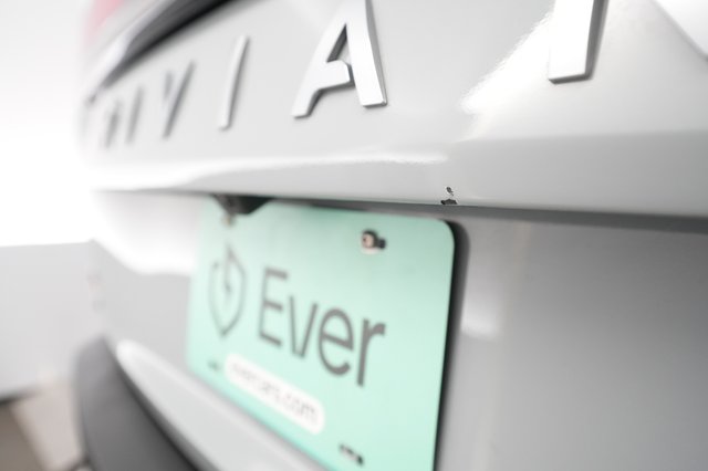 2023 Rivian R1S — photo 27 of 34