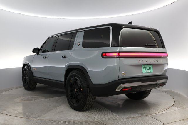 2023 Rivian R1S — photo 11 of 34