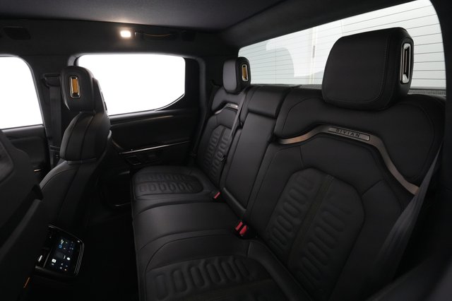 2022 Rivian R1T — photo 16 of 23