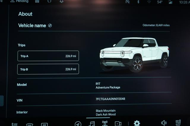 2022 Rivian R1T — photo 4 of 23