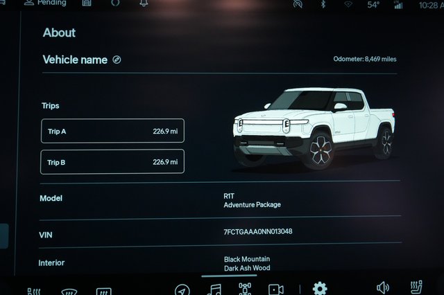 2022 Rivian R1T — photo 4 of 23