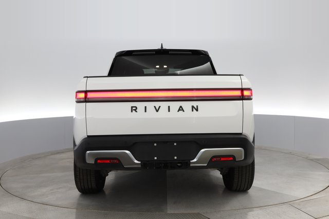 2022 Rivian R1T — photo 8 of 23