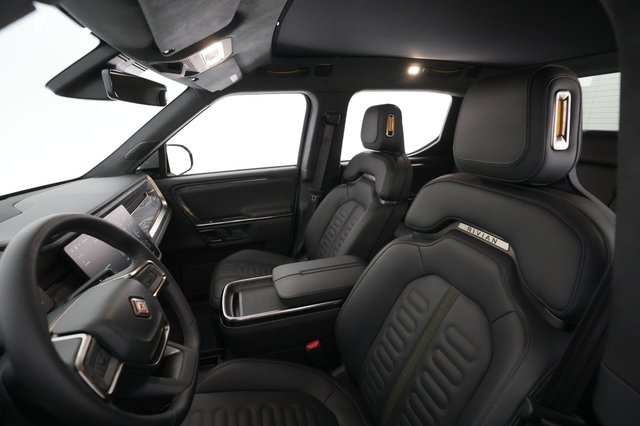 2022 Rivian R1T — photo 15 of 23