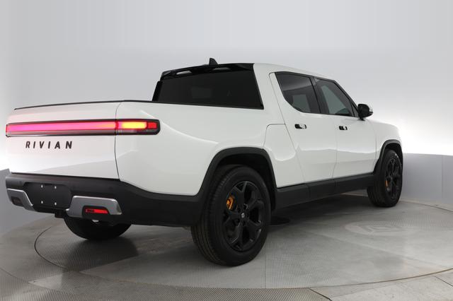 2022 Rivian R1T — photo 2 of 23
