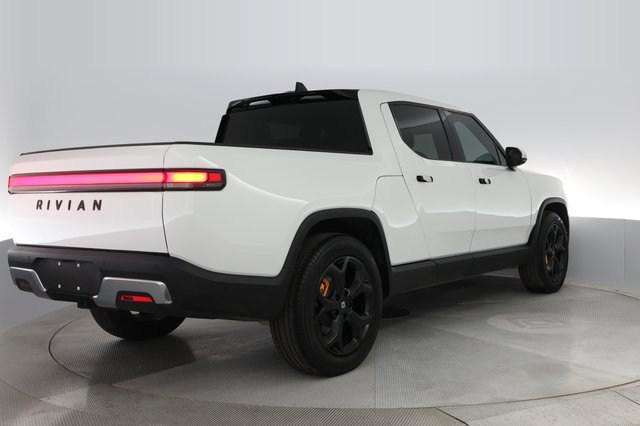 2022 Rivian R1T — photo 2 of 23