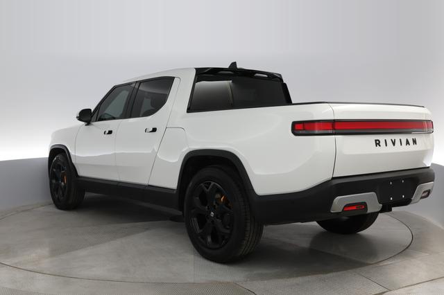 2022 Rivian R1T — photo 9 of 23