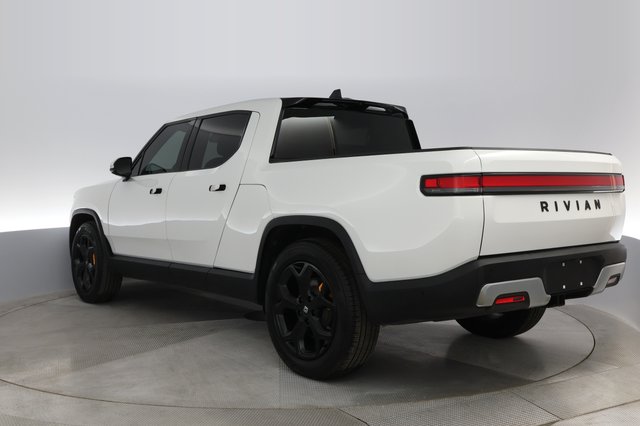 2022 Rivian R1T — photo 9 of 23