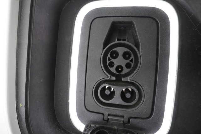 2022 Rivian R1T — photo 19 of 23