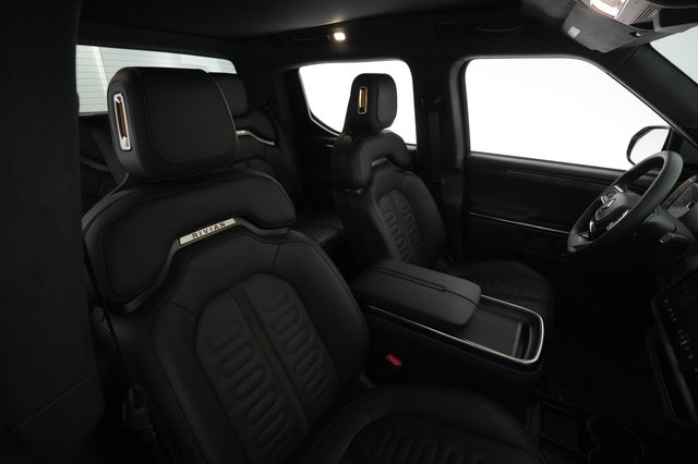 2022 Rivian R1T — photo 17 of 23